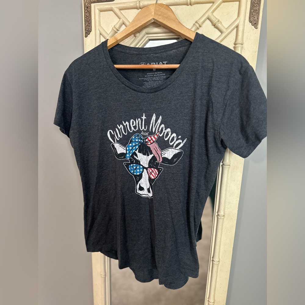 Ariat Gray Short Sleeve “current Moo’d” t shirt size medium EUC